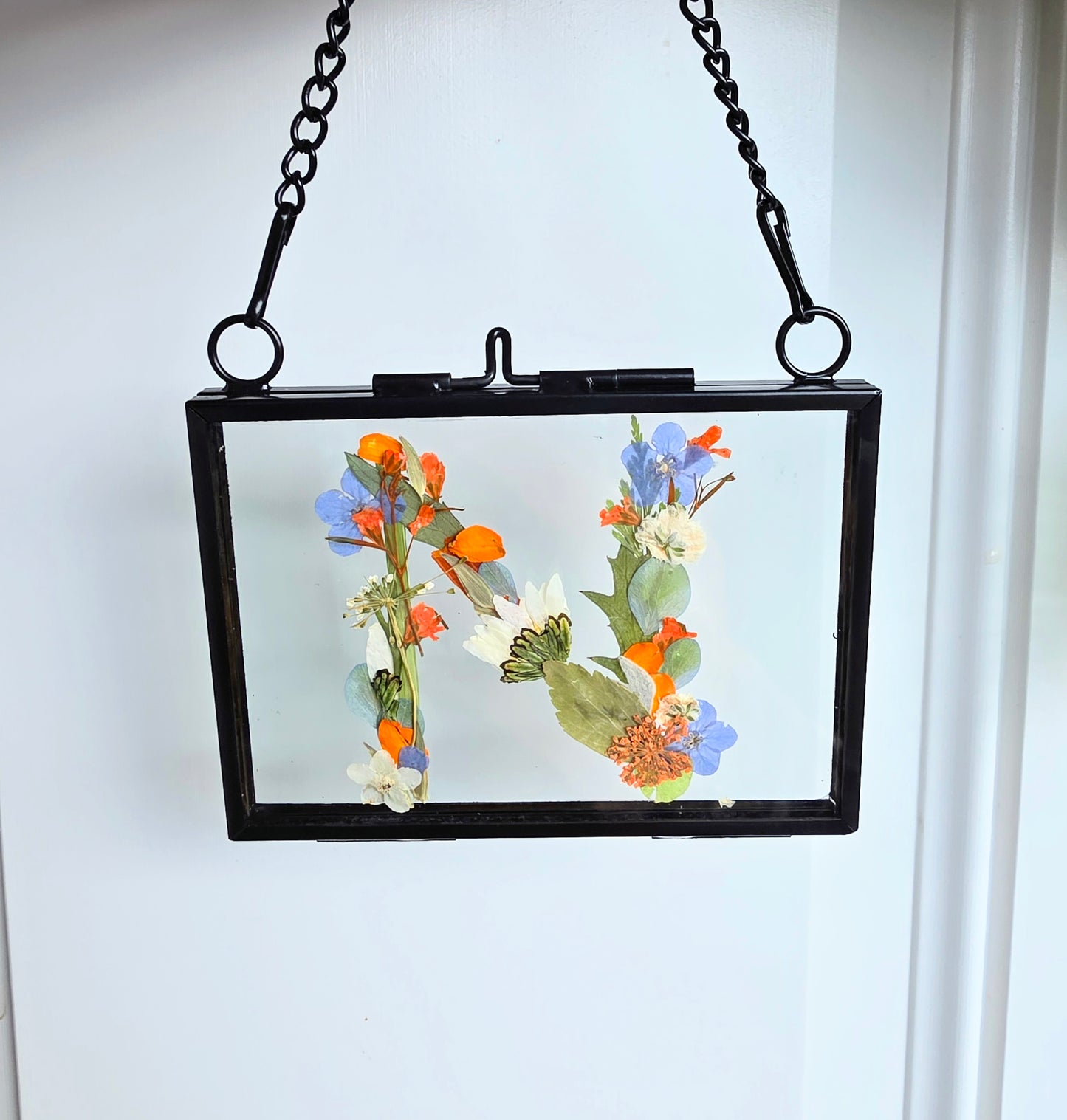"N" initial pressed flower Mini frame, vintage black