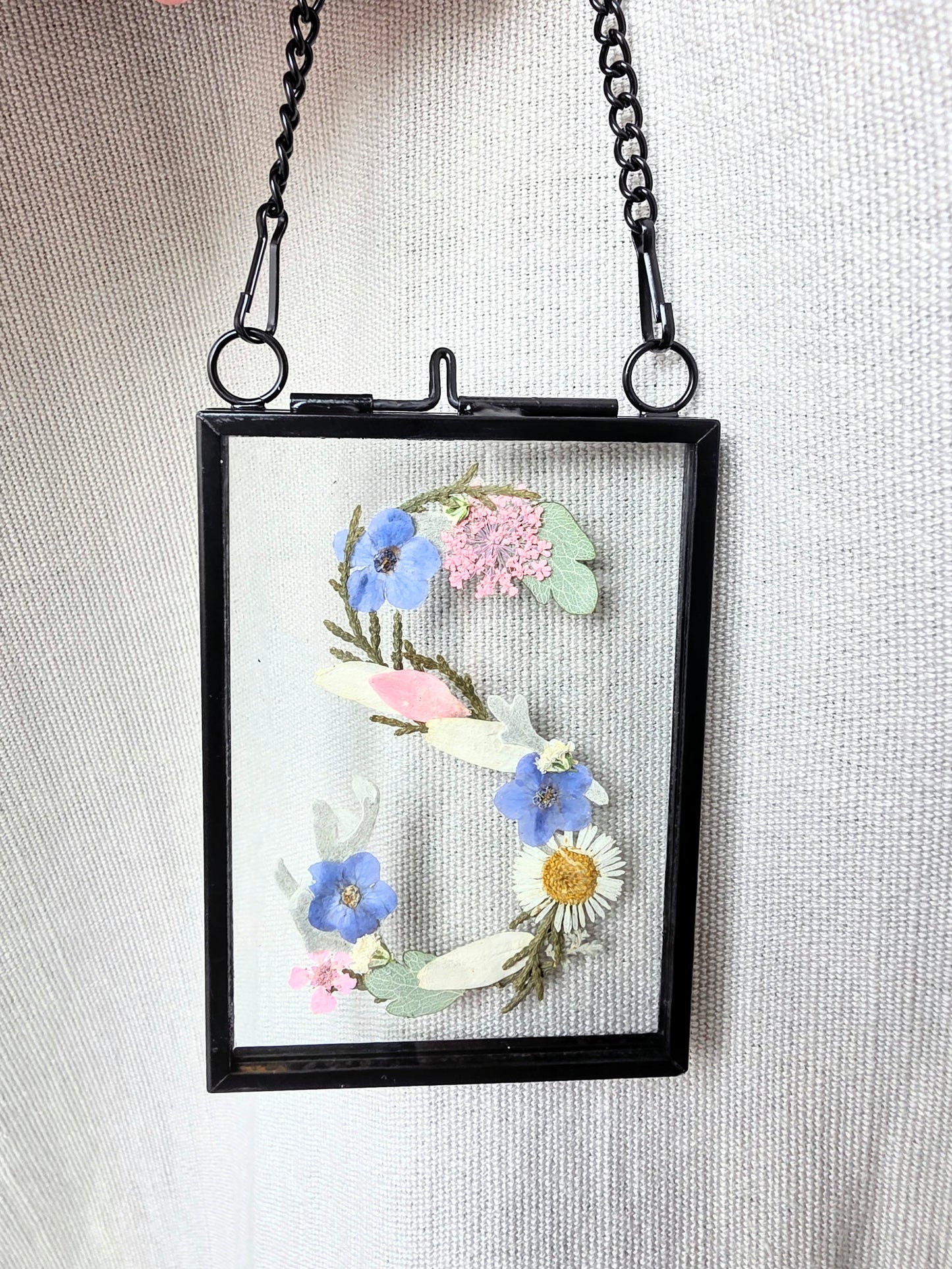 "S" initial pressed flower Mini frame, vintage black