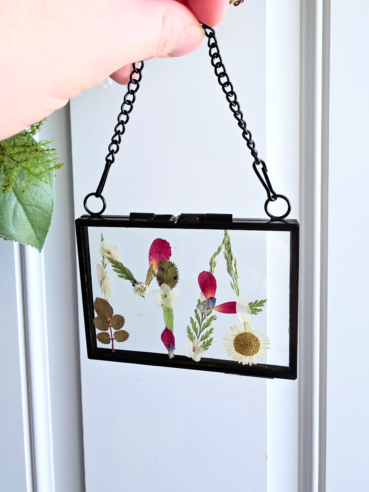 "MA" initial pressed flower Mini frame, vintage black